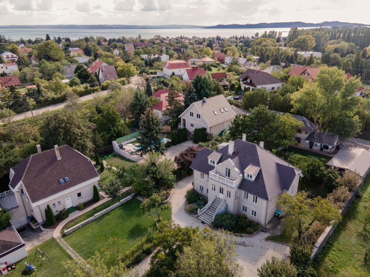 Manor Apartments, Csopak Buitenkant foto